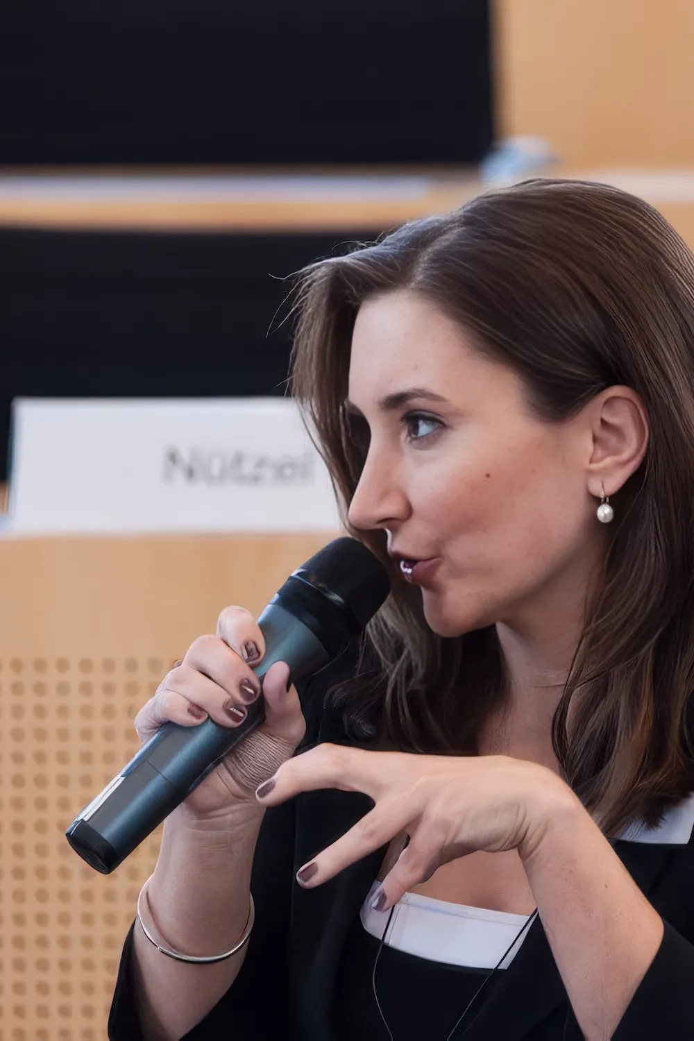 Peggy Patzschke hält Rede im Thüringer Landtag